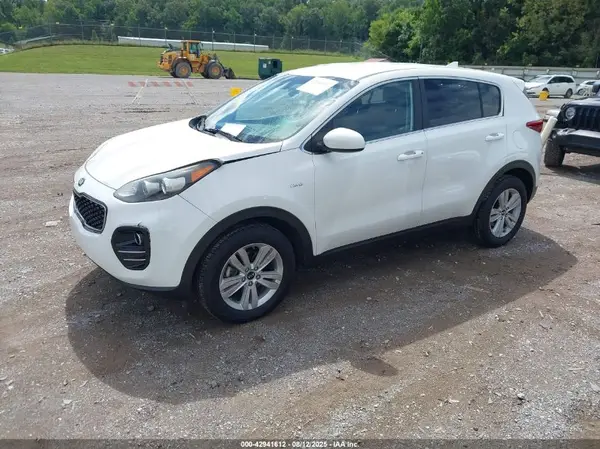 KNDPMCAC9H7129015 2017 KIA SPORTAGE - Image 2