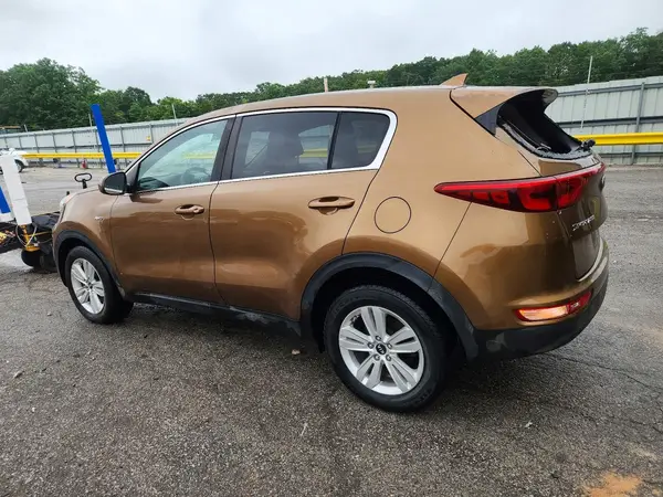 KNDPMCAC9H7130911 2017 KIA SPORTAGE - Image 2