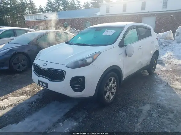 KNDPMCAC9H7132755 2017 KIA SPORTAGE - Image 2