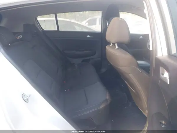 KNDPMCAC9H7132755 2017 KIA SPORTAGE - Image 8