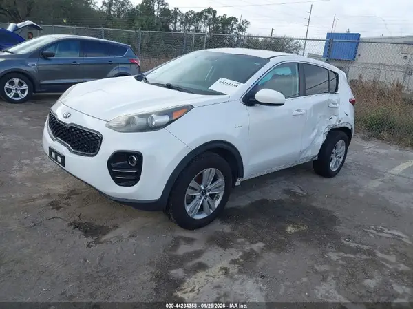 KNDPMCAC9H7136045 2017 KIA SPORTAGE - Image 2