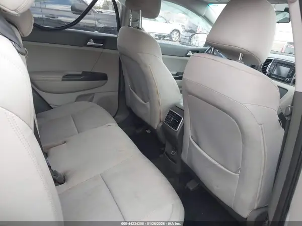 KNDPMCAC9H7136045 2017 KIA SPORTAGE - Image 8