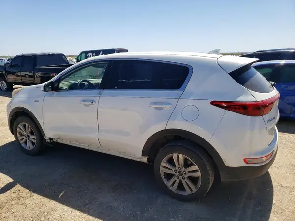 KNDPMCAC9H7142203 2017 KIA SPORTAGE - Image 2