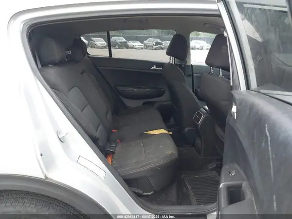 KNDPMCAC9H7143223 2017 KIA SPORTAGE - Image 8