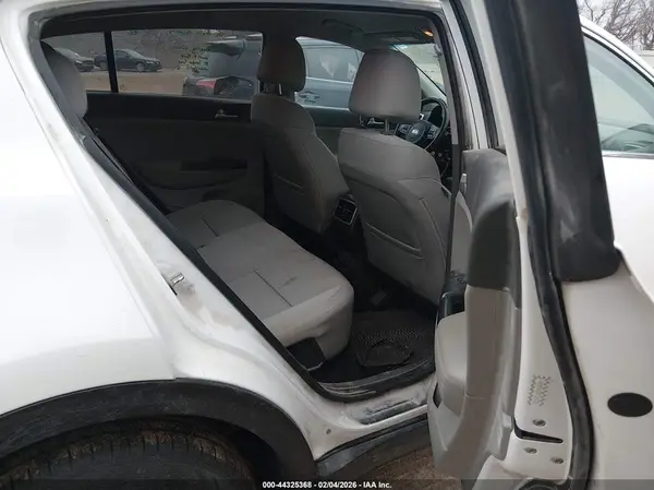 KNDPMCAC9H7153735 2017 KIA SPORTAGE - Image 8