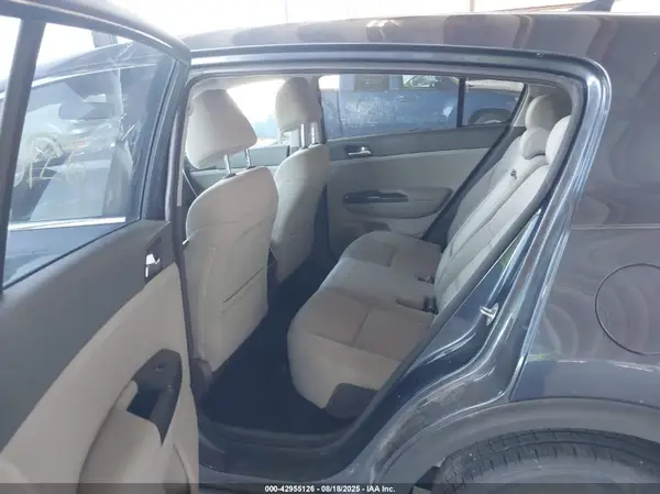 KNDPMCAC9H7162595 2017 KIA SPORTAGE - Image 8