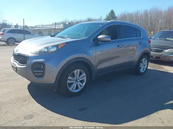 KNDPMCAC9H7188095 2017 KIA SPORTAGE - Image 2