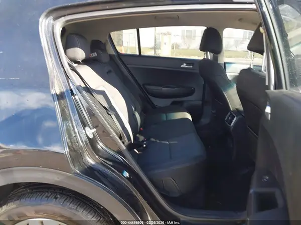 KNDPMCAC9H7194916 2017 KIA SPORTAGE - Image 8