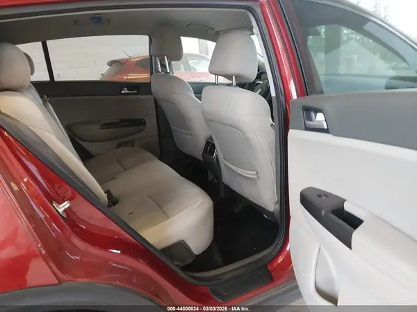 KNDPMCAC9H7196892 2017 KIA SPORTAGE - Image 8