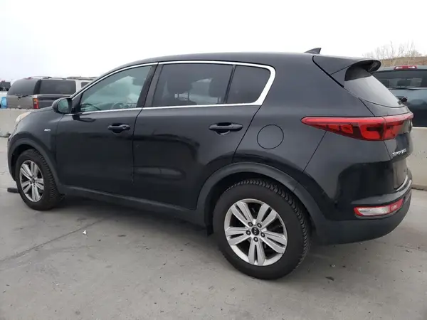 KNDPMCAC9H7196973 2017 KIA SPORTAGE - Image 2