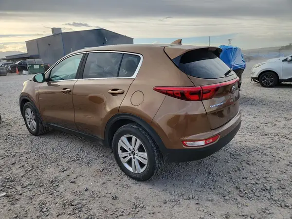 KNDPMCAC9H7203078 2017 KIA SPORTAGE - Image 2