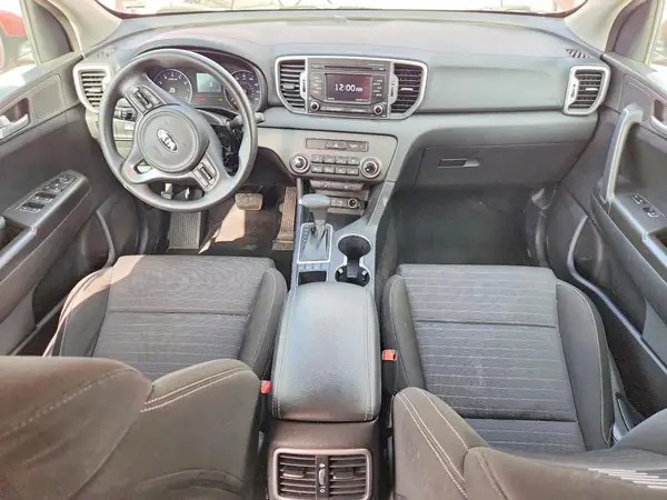 KNDPMCAC9H7205865 2017 KIA SPORTAGE - Image 8