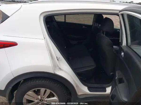KNDPMCAC9H7218048 2017 KIA SPORTAGE - Image 8