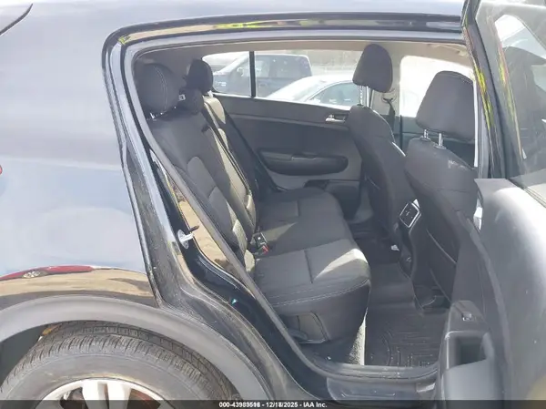 KNDPMCAC9H7218552 2017 KIA SPORTAGE - Image 8