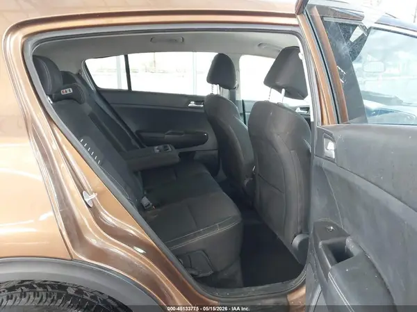 KNDPMCAC9H7240034 2017 KIA SPORTAGE - Image 8