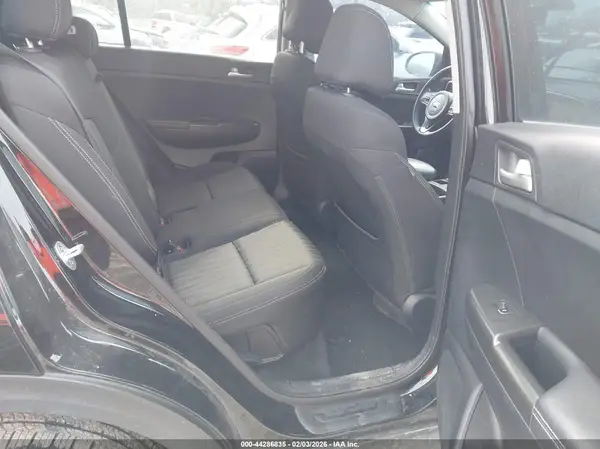 KNDPMCAC9H7240101 2017 KIA SPORTAGE - Image 8