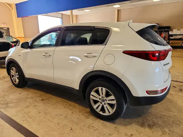 KNDPMCAC9H7261742 2017 KIA SPORTAGE - Image 2