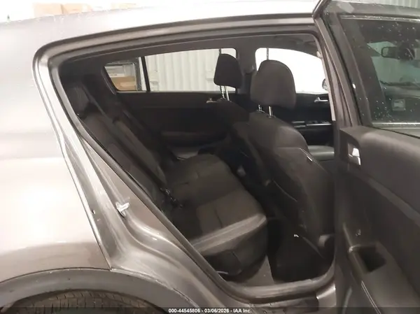 KNDPMCAC9H7277391 2017 KIA SPORTAGE - Image 8