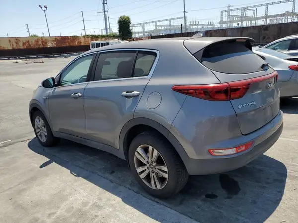 KNDPMCAC9J7301226 2018 KIA SPORTAGE - Image 2