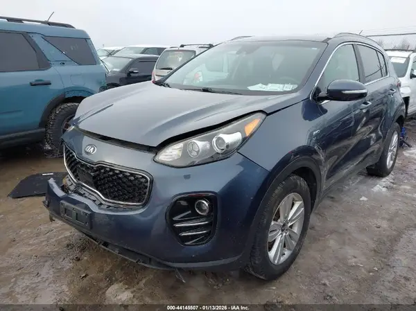 KNDPMCAC9J7302053 2018 KIA SPORTAGE - Image 2