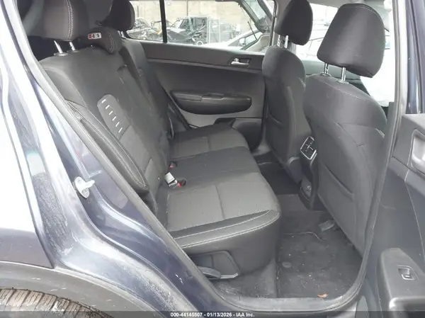 KNDPMCAC9J7302053 2018 KIA SPORTAGE - Image 8