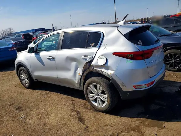 KNDPMCAC9J7317944 2018 KIA SPORTAGE - Image 2