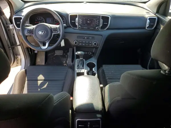 KNDPMCAC9J7317944 2018 KIA SPORTAGE - Image 8