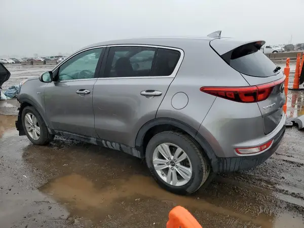 KNDPMCAC9J7318589 2018 KIA SPORTAGE - Image 2