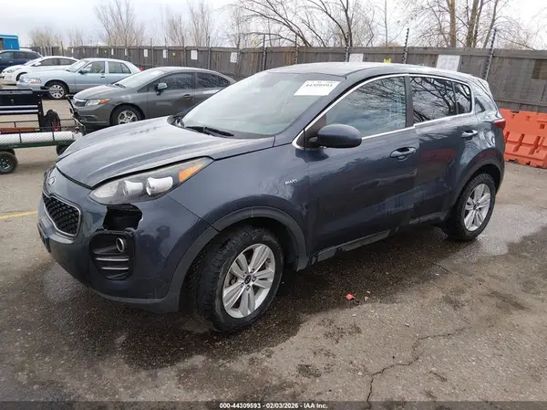 KNDPMCAC9J7319757 2018 KIA SPORTAGE - Image 2