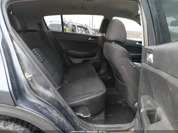 KNDPMCAC9J7319757 2018 KIA SPORTAGE - Image 8