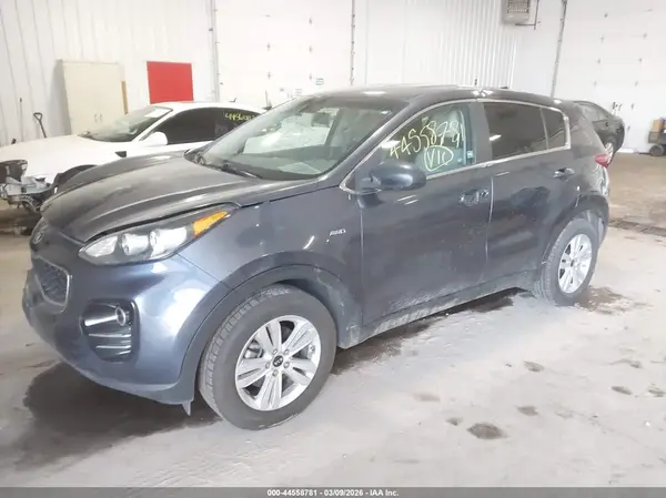 KNDPMCAC9J7326871 2018 KIA SPORTAGE - Image 2