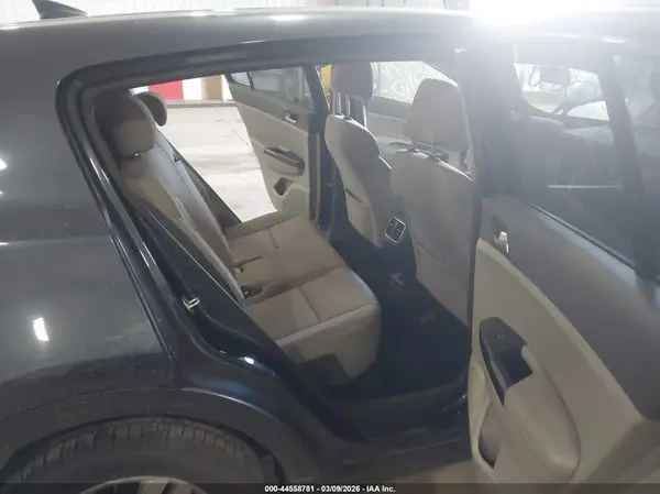 KNDPMCAC9J7326871 2018 KIA SPORTAGE - Image 8