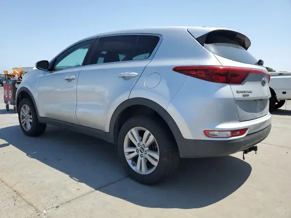 KNDPMCAC9J7329866 2018 KIA SPORTAGE - Image 2