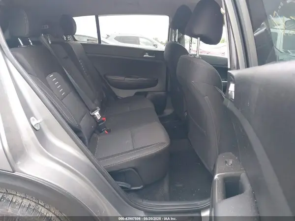 KNDPMCAC9J7348224 2018 KIA SPORTAGE - Image 8