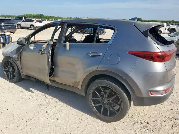 KNDPMCAC9J7348353 2018 KIA SPORTAGE - Image 2