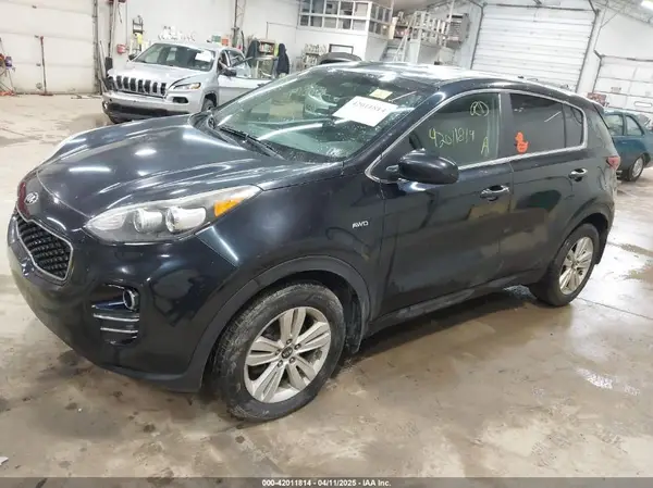 KNDPMCAC9J7351060 2018 KIA SPORTAGE - Image 2