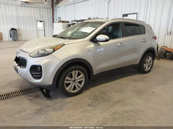 KNDPMCAC9J7354430 2018 KIA SPORTAGE - Image 2