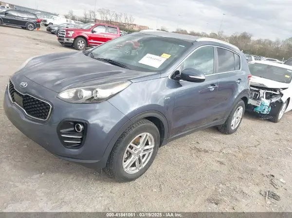 KNDPMCAC9J7363466 2018 KIA SPORTAGE - Image 2