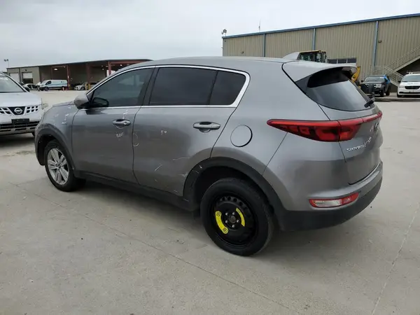 KNDPMCAC9J7371650 2018 KIA SPORTAGE - Image 2