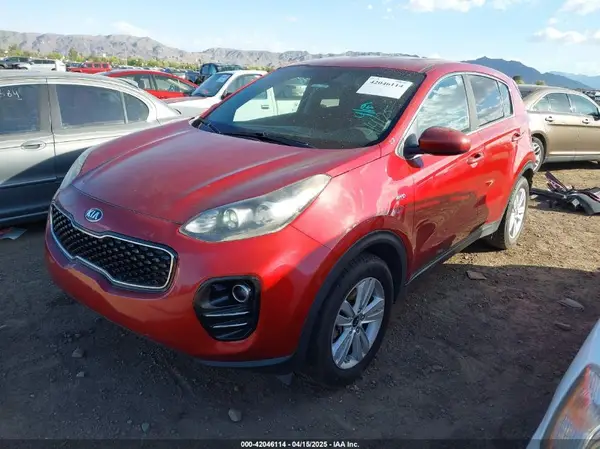 KNDPMCAC9J7377576 2018 KIA SPORTAGE - Image 2