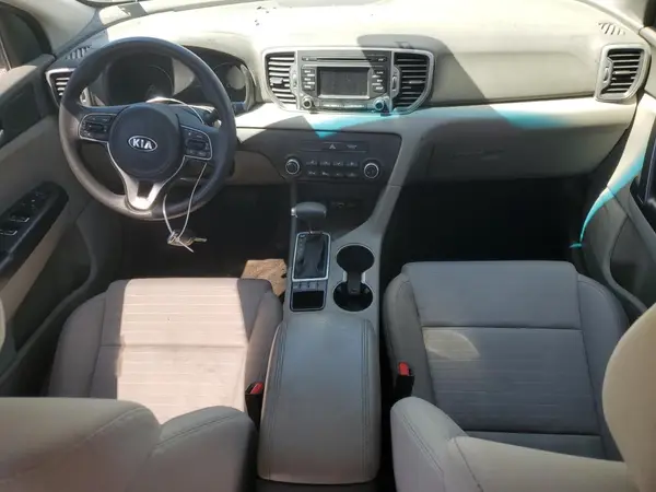 KNDPMCAC9J7378291 2018 KIA SPORTAGE - Image 8