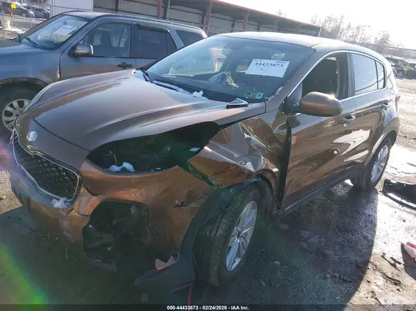 KNDPMCAC9J7390943 2018 KIA SPORTAGE - Image 2