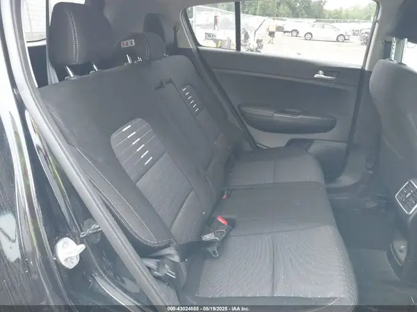 KNDPMCAC9J7394698 2018 KIA SPORTAGE - Image 8