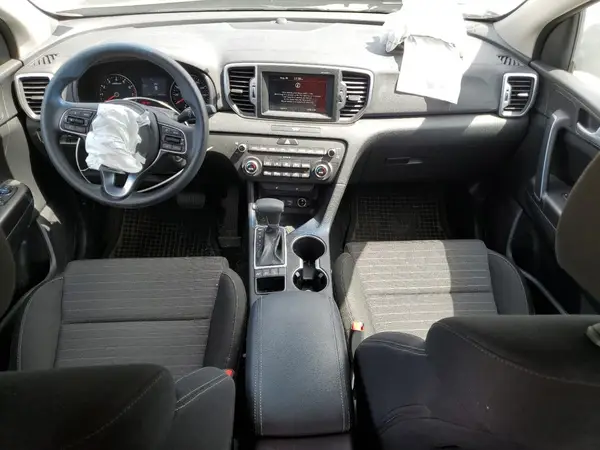 KNDPMCAC9J7395527 2018 KIA SPORTAGE - Image 8