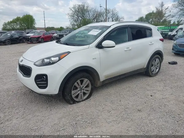 KNDPMCAC9J7396113 2018 KIA SPORTAGE - Image 2