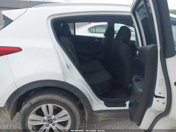 KNDPMCAC9J7396113 2018 KIA SPORTAGE - Image 8