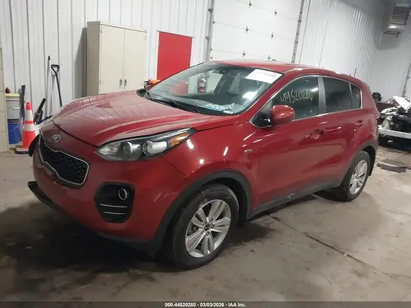 KNDPMCAC9J7417526 2018 KIA SPORTAGE - Image 2