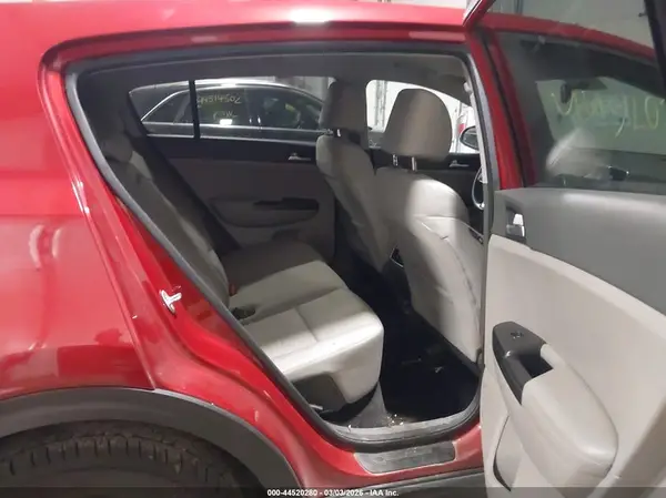 KNDPMCAC9J7417526 2018 KIA SPORTAGE - Image 8