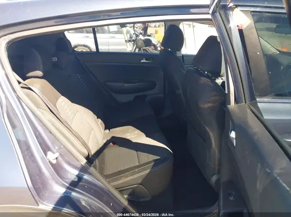 KNDPMCAC9J7417848 2018 KIA SPORTAGE - Image 8