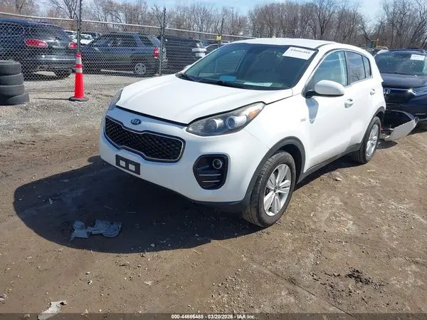 KNDPMCAC9J7419339 2018 KIA SPORTAGE - Image 2